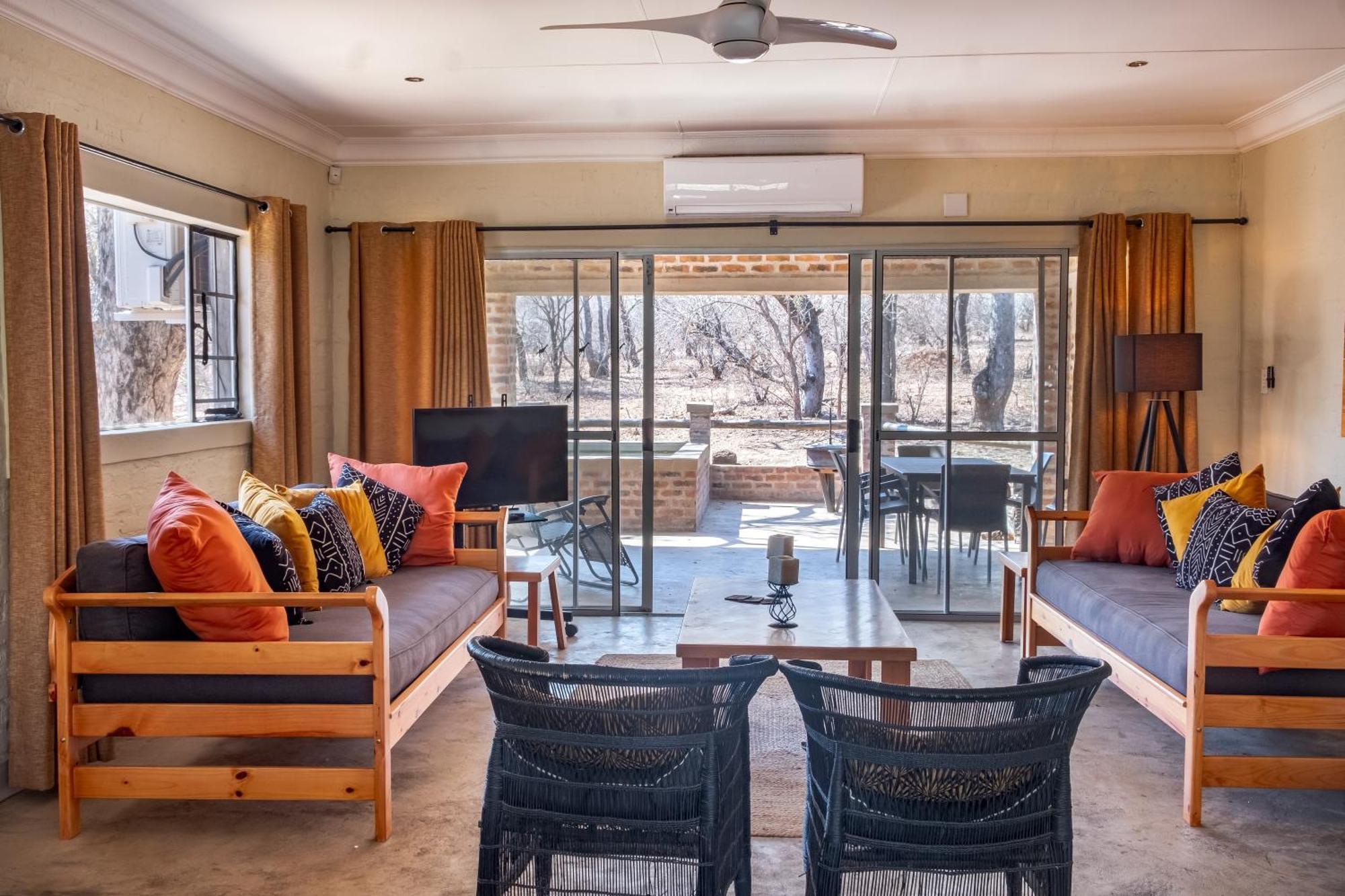 Kruger'S Retreat House & Kruger'S Rest Studio Marloth Park Exterior photo
